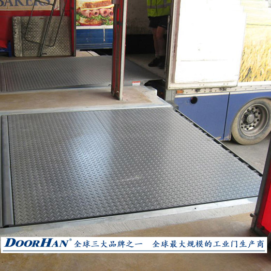 hydraulic-dock-levellers-ulti-dock-loading-systems-horizontal-storing-dock-levellers_副本.jpg